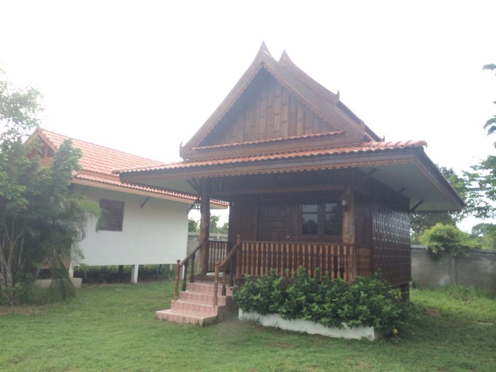 Plaifah Resort Ubon Song Khon Exterior foto